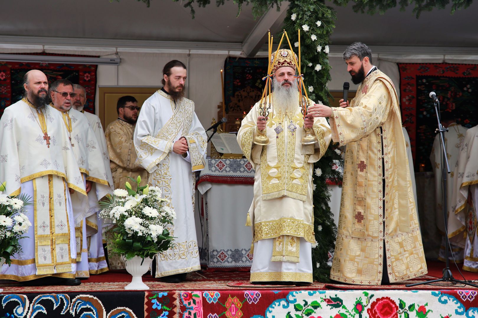 Credincioșii din Grințieș au, începând de astăzi, o nouă biserică