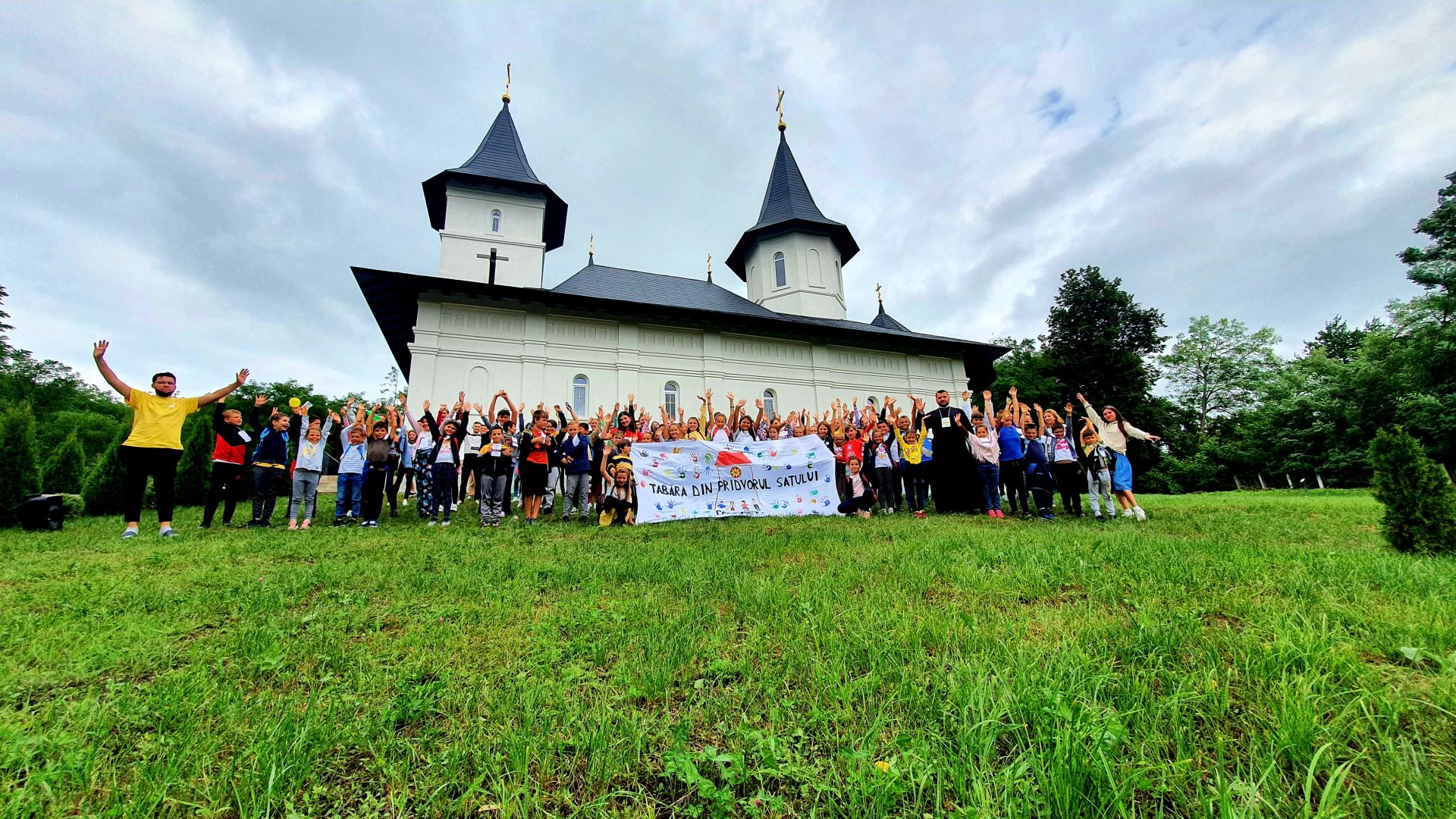 „Tabăra  din  pridvorul satului” la Parohia Concești