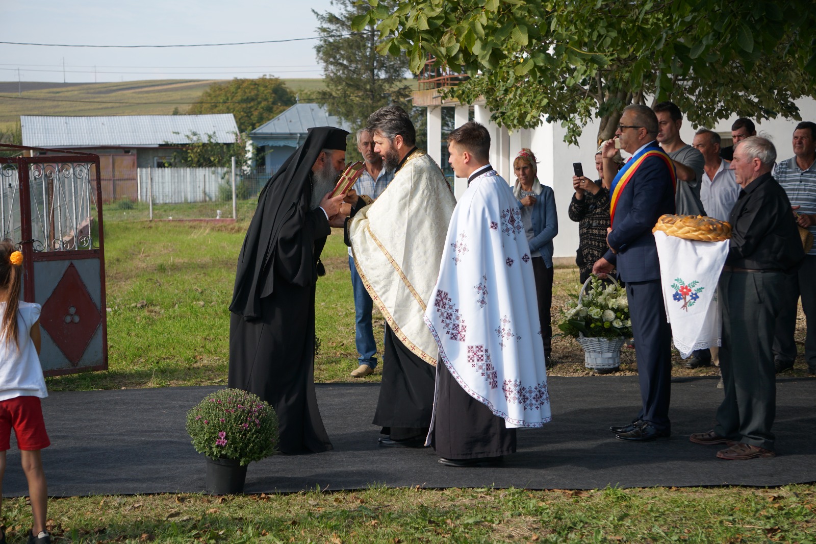 De Înălțarea Sfintei Cruci, IPS Teofan a binecuvântat credincioșii din 5 parohii ieșene