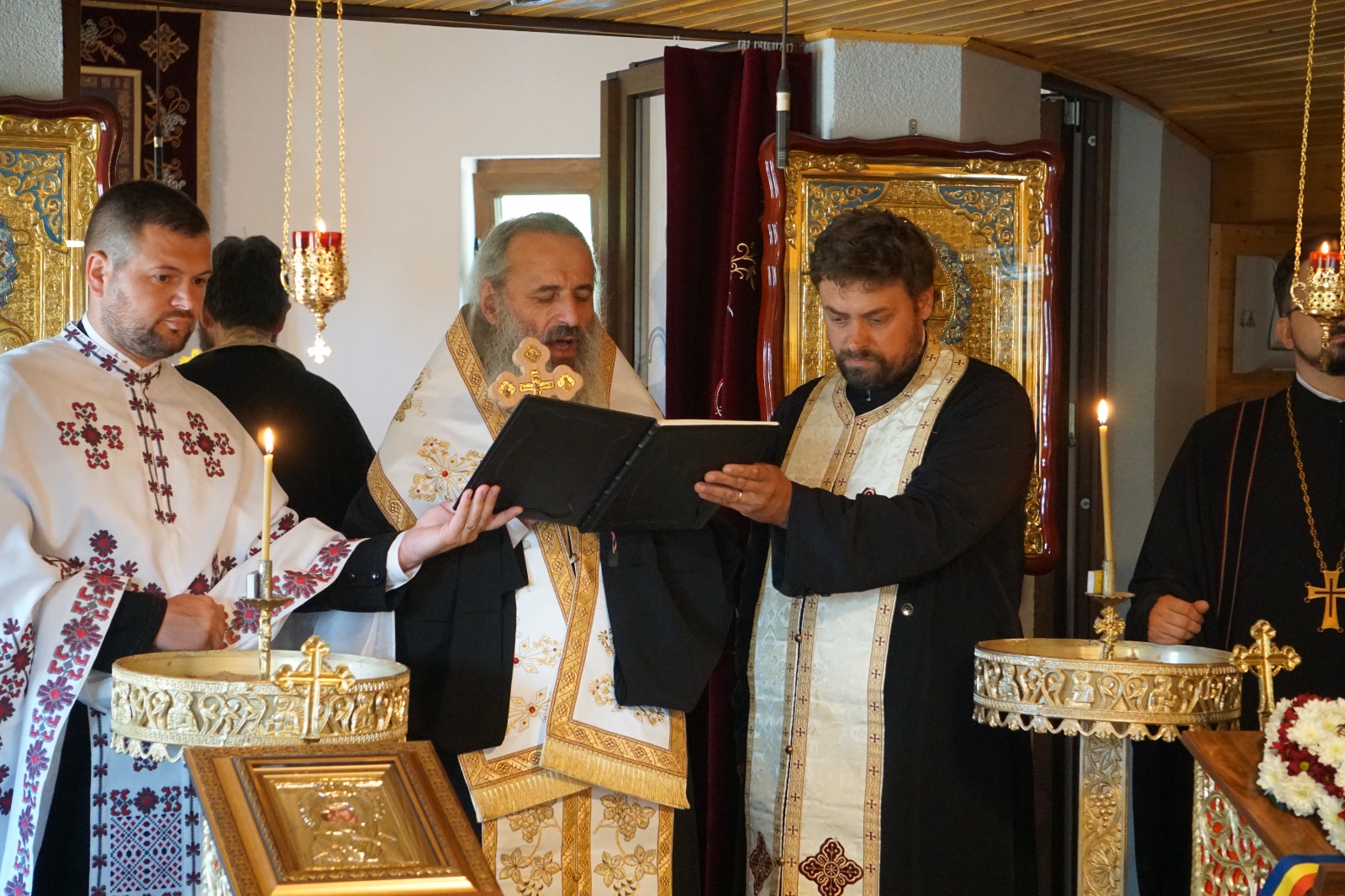 De Înălțarea Sfintei Cruci, IPS Teofan a binecuvântat credincioșii din 5 parohii ieșene