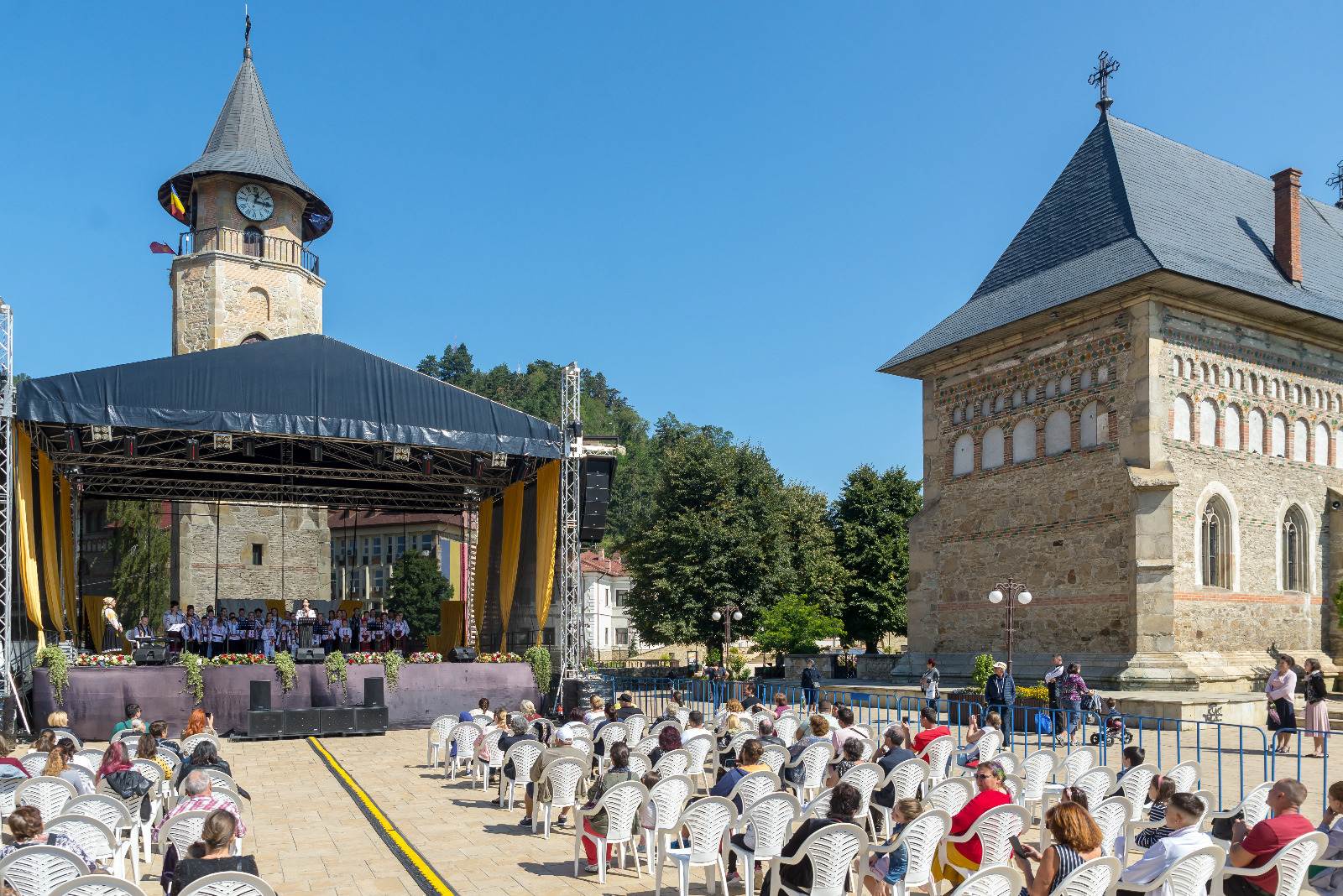 Concert de pricesne în Piaţa Turnului din Piatra Neamţ