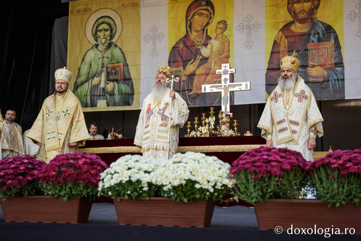 Momente istorice la Iași: una dintre cele mai frumoase biserici nou construite, sfințită de trei ierarhi