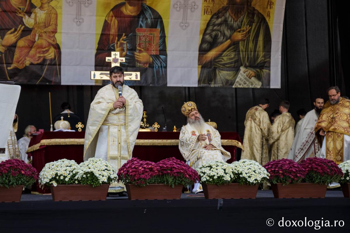 Momente istorice la Iași: una dintre cele mai frumoase biserici nou construite, sfințită de trei ierarhi