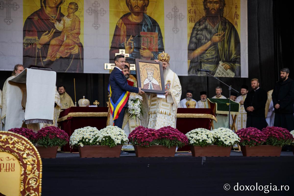 Momente istorice la Iași: una dintre cele mai frumoase biserici nou construite, sfințită de trei ierarhi