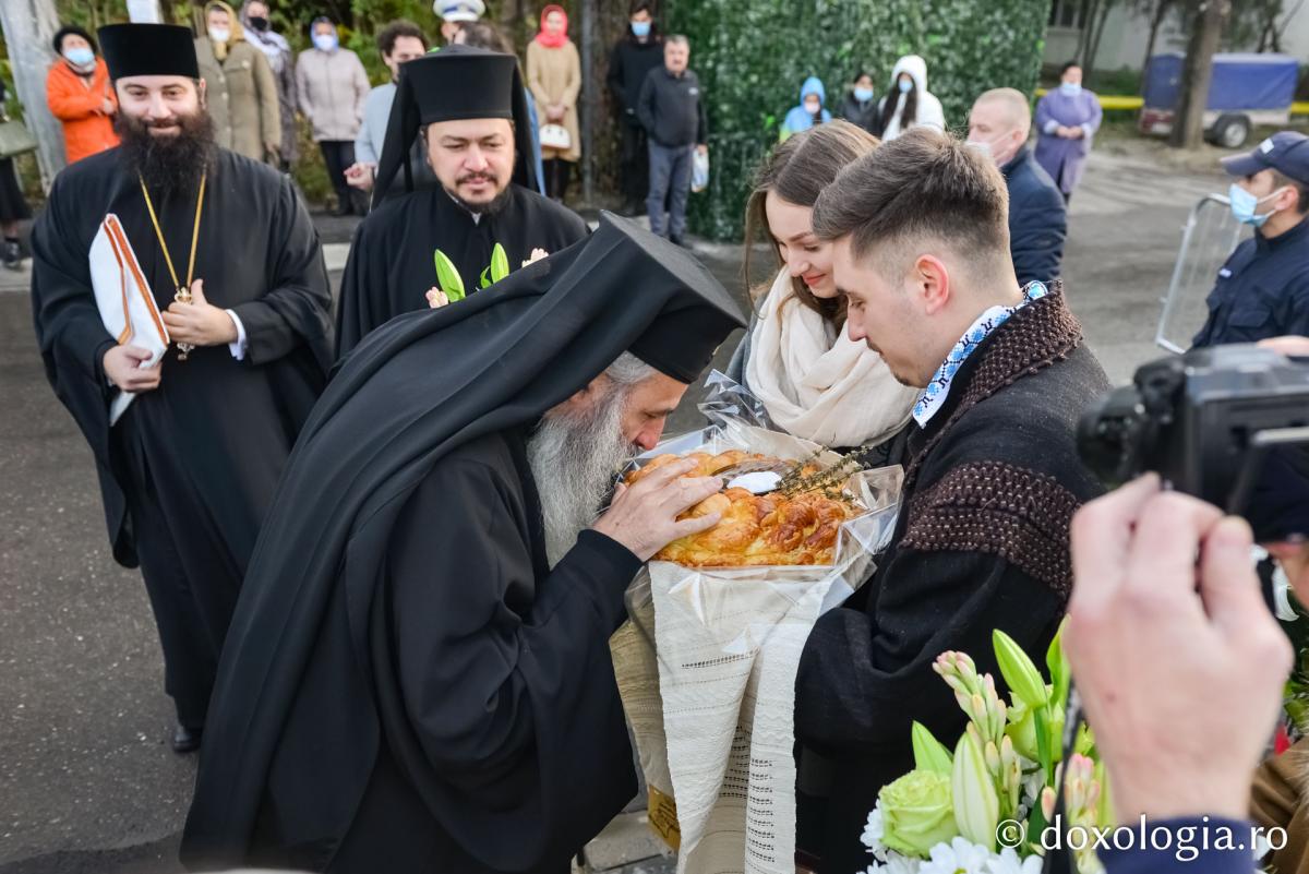 Momente istorice la Iași: una dintre cele mai frumoase biserici nou construite, sfințită de trei ierarhi