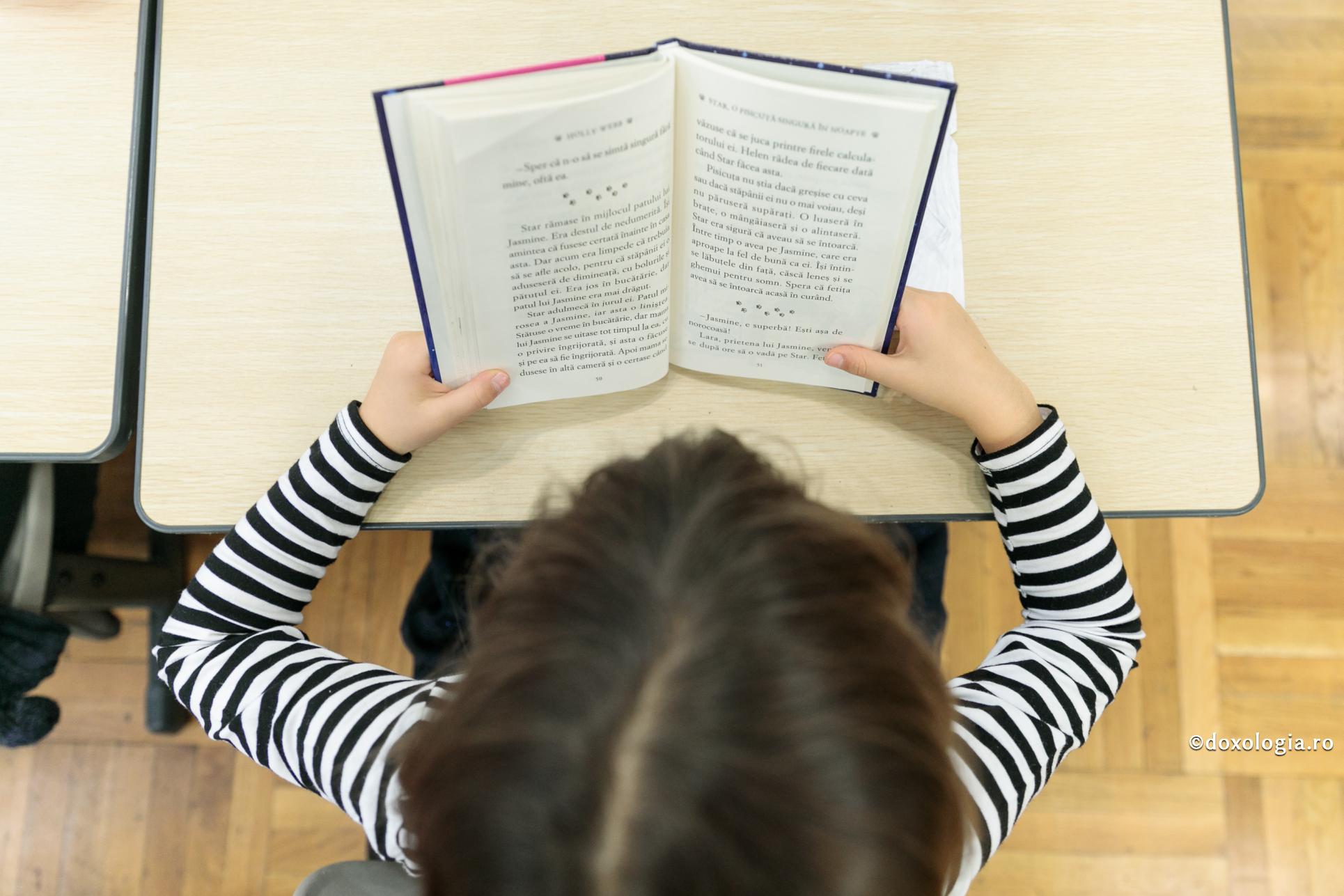 „Recunoștință profesorului meu!”: un nou concurs de creație organizat în cadrul proiectului „Spune-mi o poveste pentru suflet”