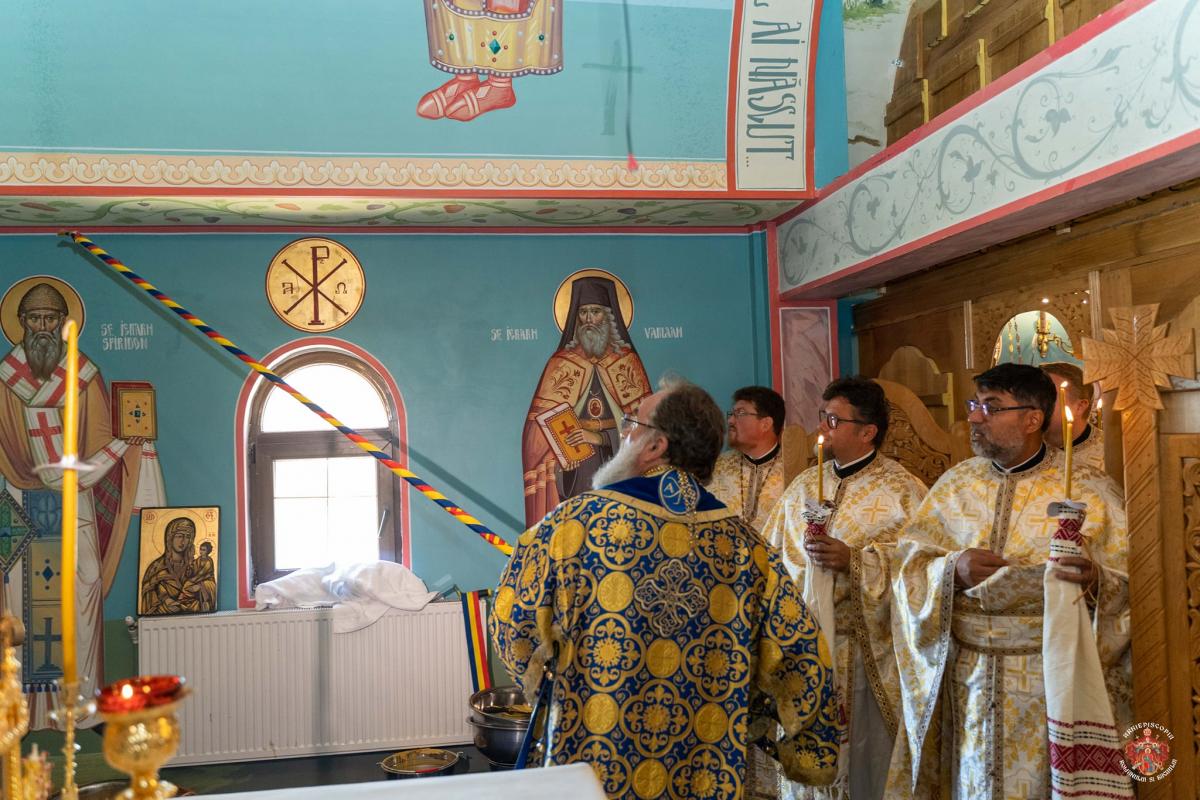 Biserica Parohiei Fulgeriș, sfinţită de către IPS Ioachim