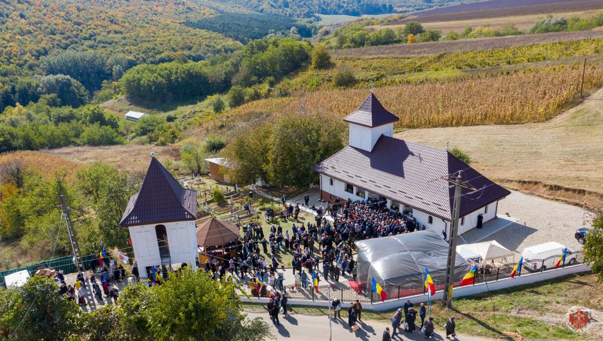 Biserica Parohiei Fulgeriș, sfinţită de către IPS Ioachim