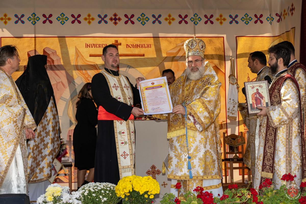 Binecuvântare arhierească în comuna Filipeni, judeţul Bacău
