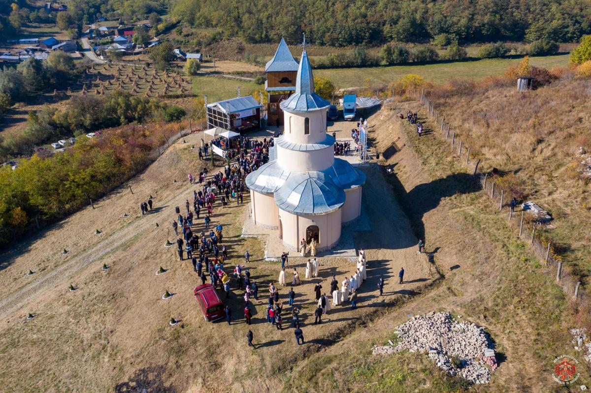 Binecuvântare arhierească în comuna Filipeni, judeţul Bacău