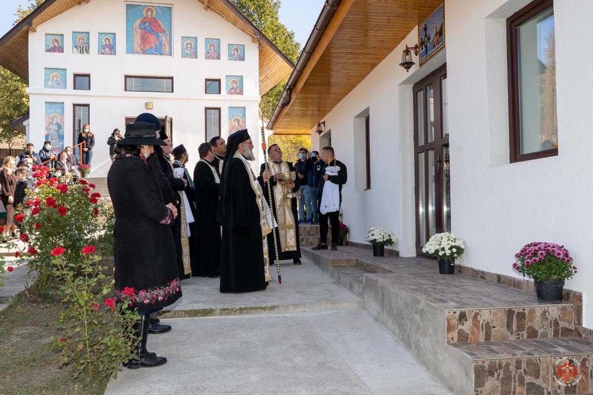 Binecuvântare arhierească în comuna Filipeni, judeţul Bacău