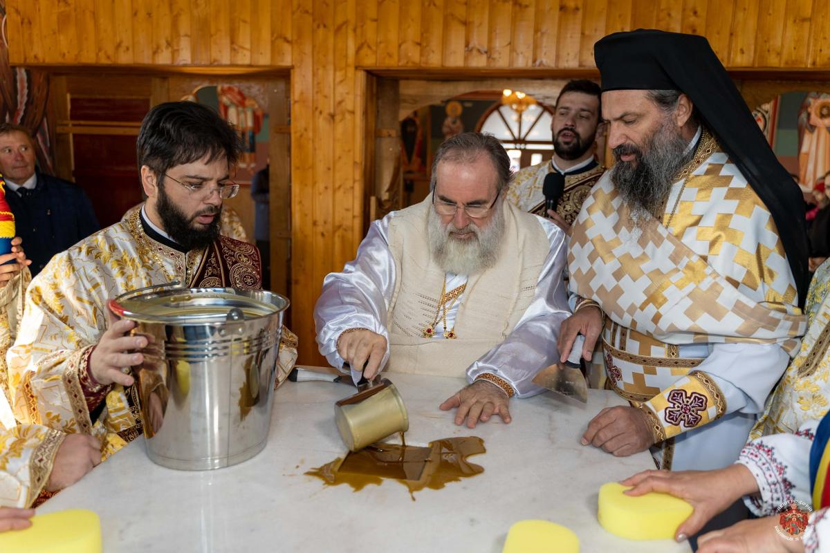 Binecuvântare arhierească în comuna Filipeni, judeţul Bacău
