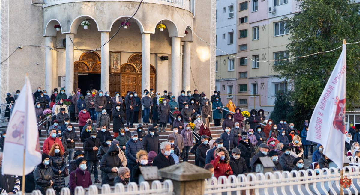 Liturghie arhierească la Biserica „Sfântul Dumitru” - Narcisa din Bacău Liturghie arhierească la Biserica „Sfântul Dumitru” - Narcisa din Bacău