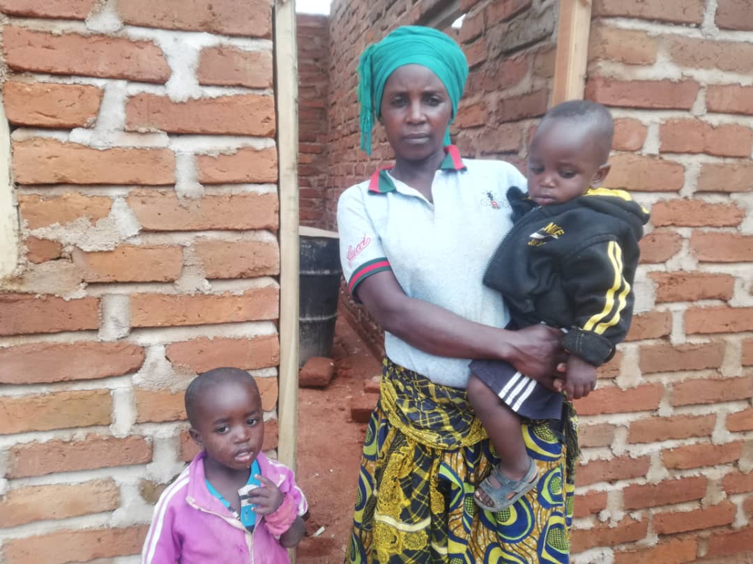 32 de case – acoperiş şi bucurie pentru tot atâtea familii tanzaniene 32 de case – acoperiş şi bucurie pentru tot atâtea familii tanzaniene