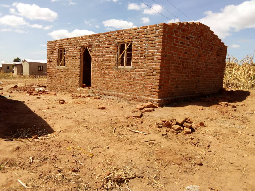 32 de case – acoperiş şi bucurie pentru tot atâtea familii tanzaniene 32 de case – acoperiş şi bucurie pentru tot atâtea familii tanzaniene