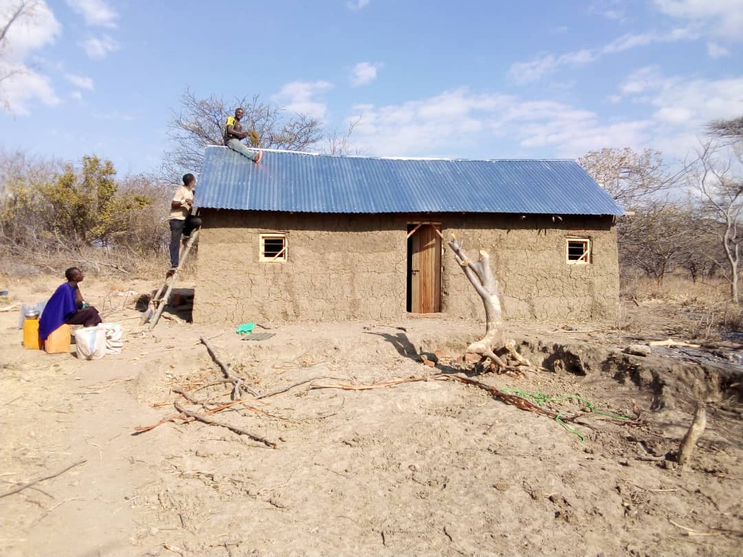 32 de case – acoperiş şi bucurie pentru tot atâtea familii tanzaniene 32 de case – acoperiş şi bucurie pentru tot atâtea familii tanzaniene