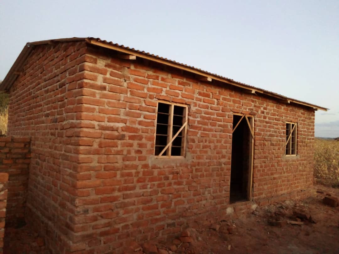 32 de case – acoperiş şi bucurie pentru tot atâtea familii tanzaniene 32 de case – acoperiş şi bucurie pentru tot atâtea familii tanzaniene