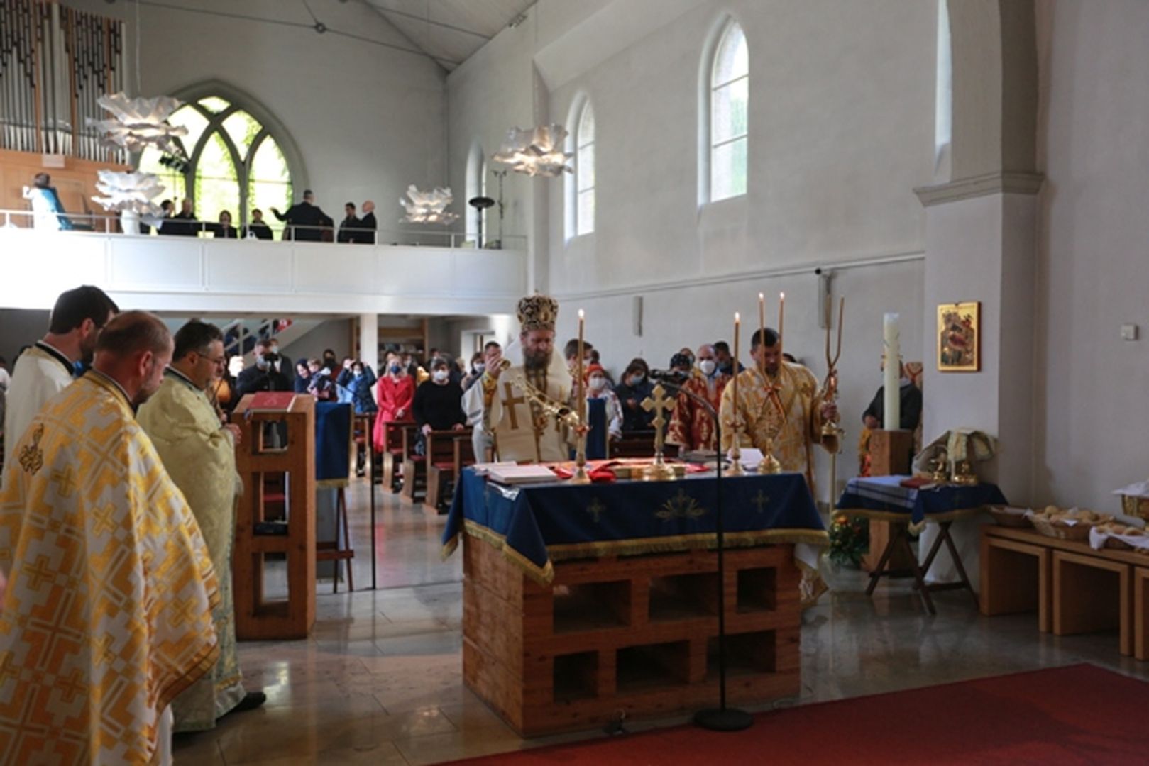 Slujbă panortodoxă și Liturghie Arhierească în cinstea Sfintei Parascheva, la München