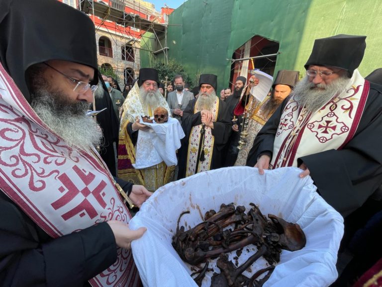 Deshumarea osemintelor starețului Iosif Vatopedinul