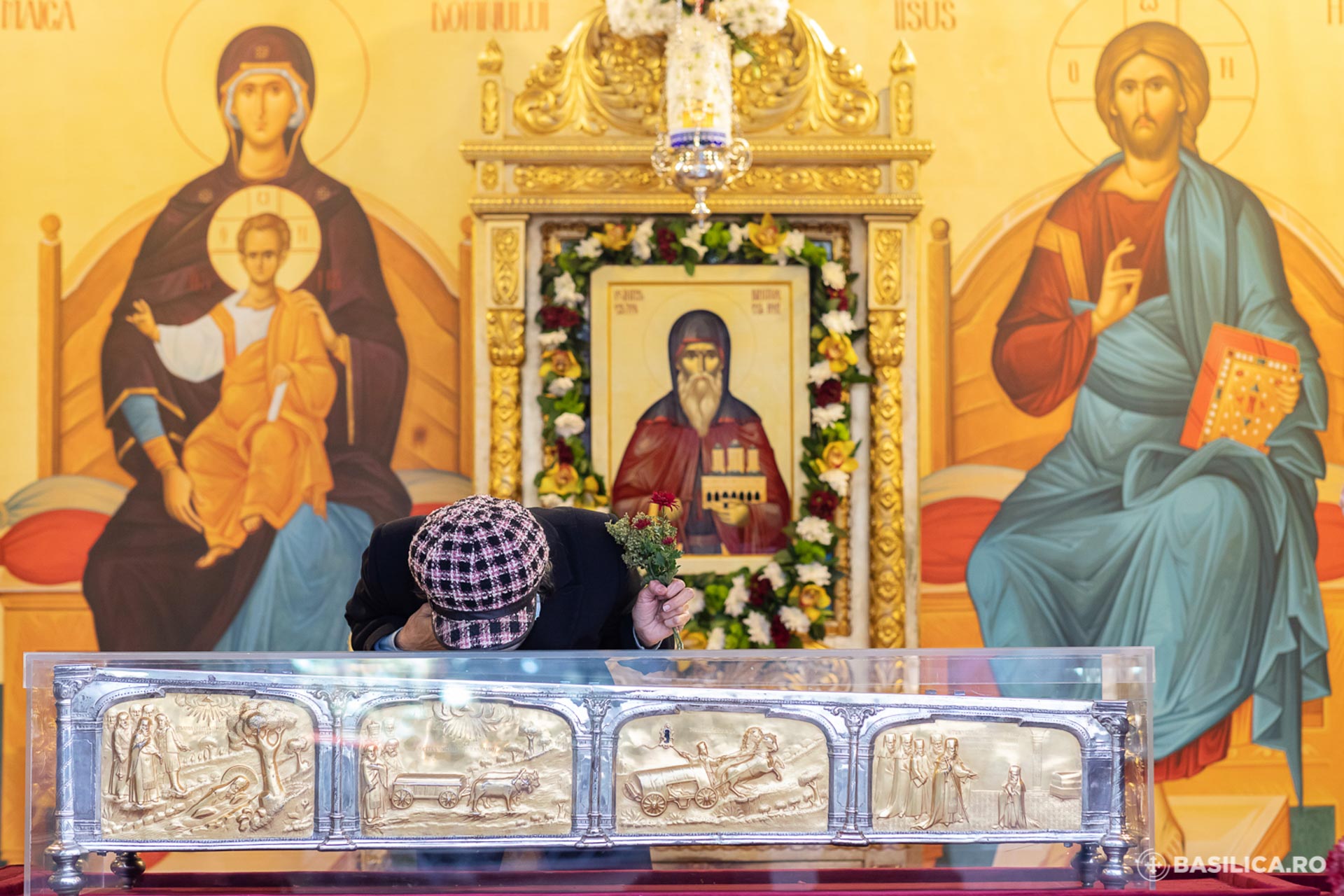 (Foto) Așezarea moaștelor Sfântului Dimitrie cel Nou la Baldachinul Sfinților
