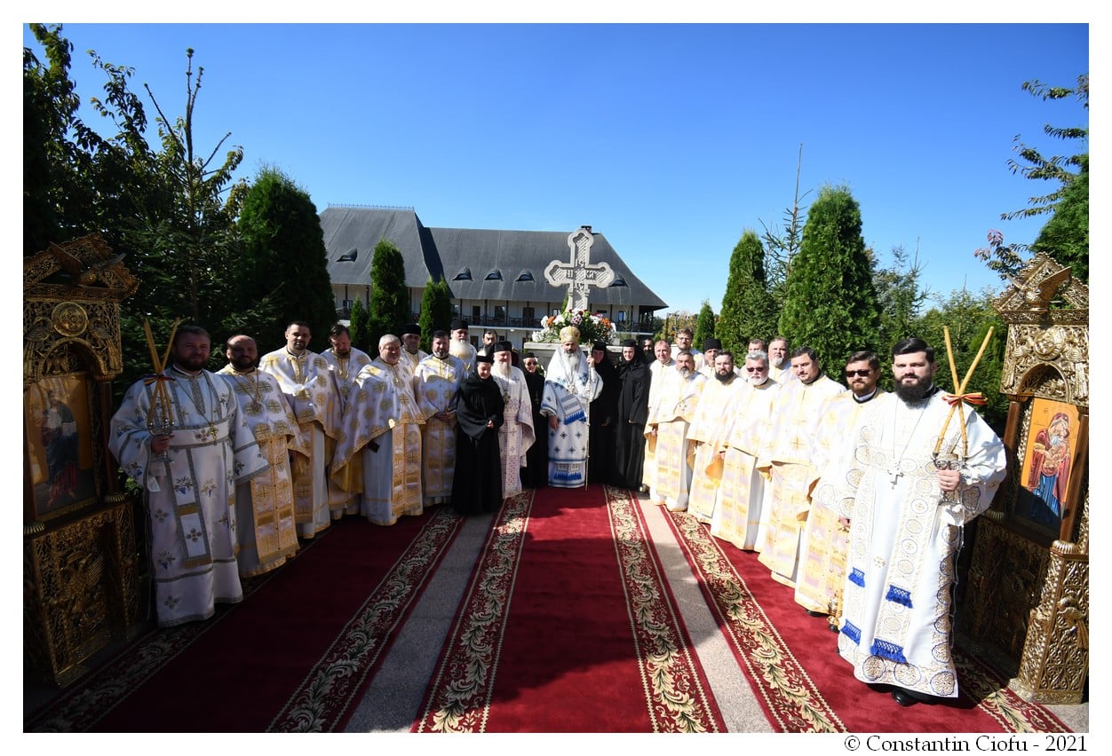 PS Antonie a slujit la hramul Mănăstirii Hadâmbu