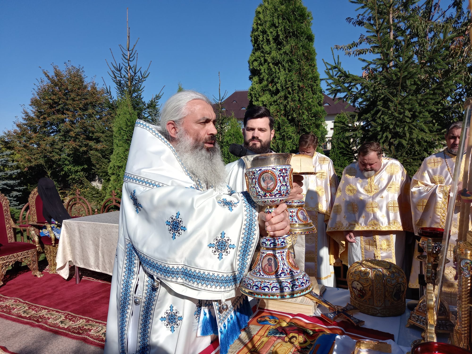 PS Antonie a slujit la hramul Mănăstirii Hadâmbu
