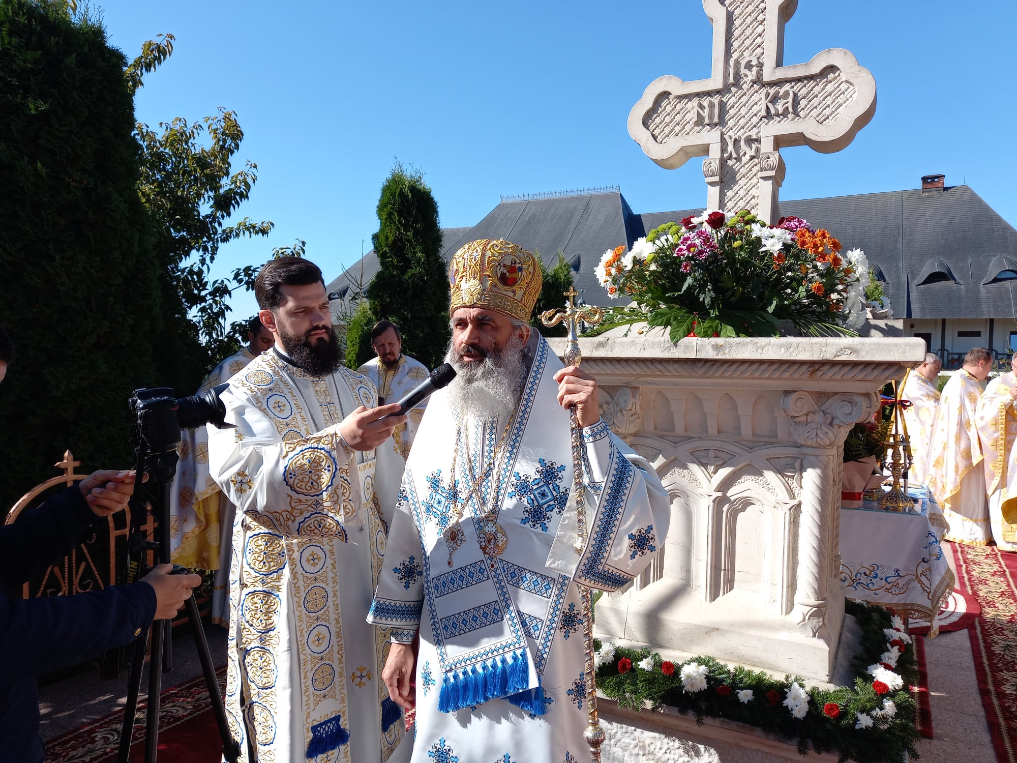 PS Antonie a slujit la hramul Mănăstirii Hadâmbu