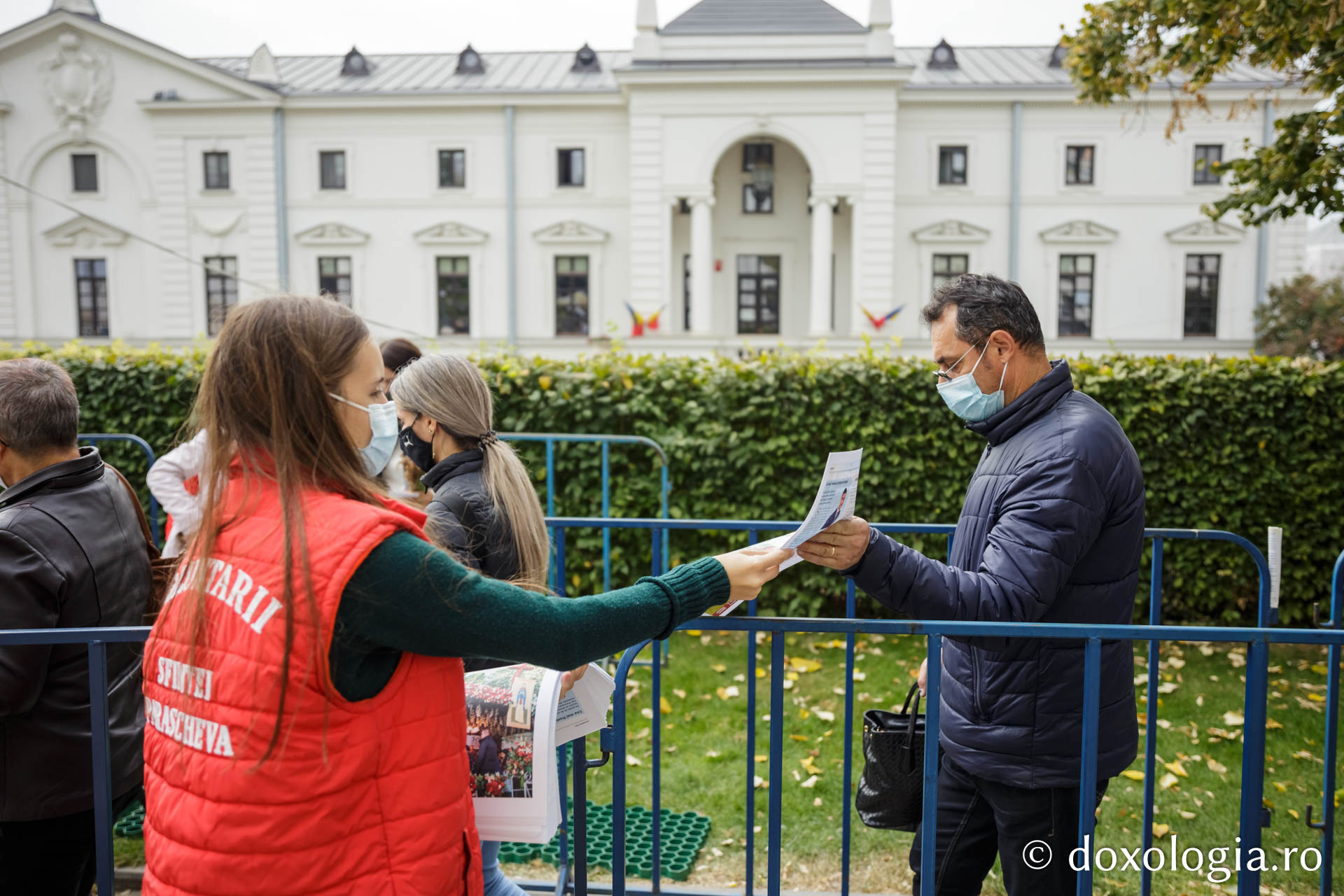 Închinătorii Sfintei Cuvioase Parascheva au primit „Ghidul pentru pelerini”