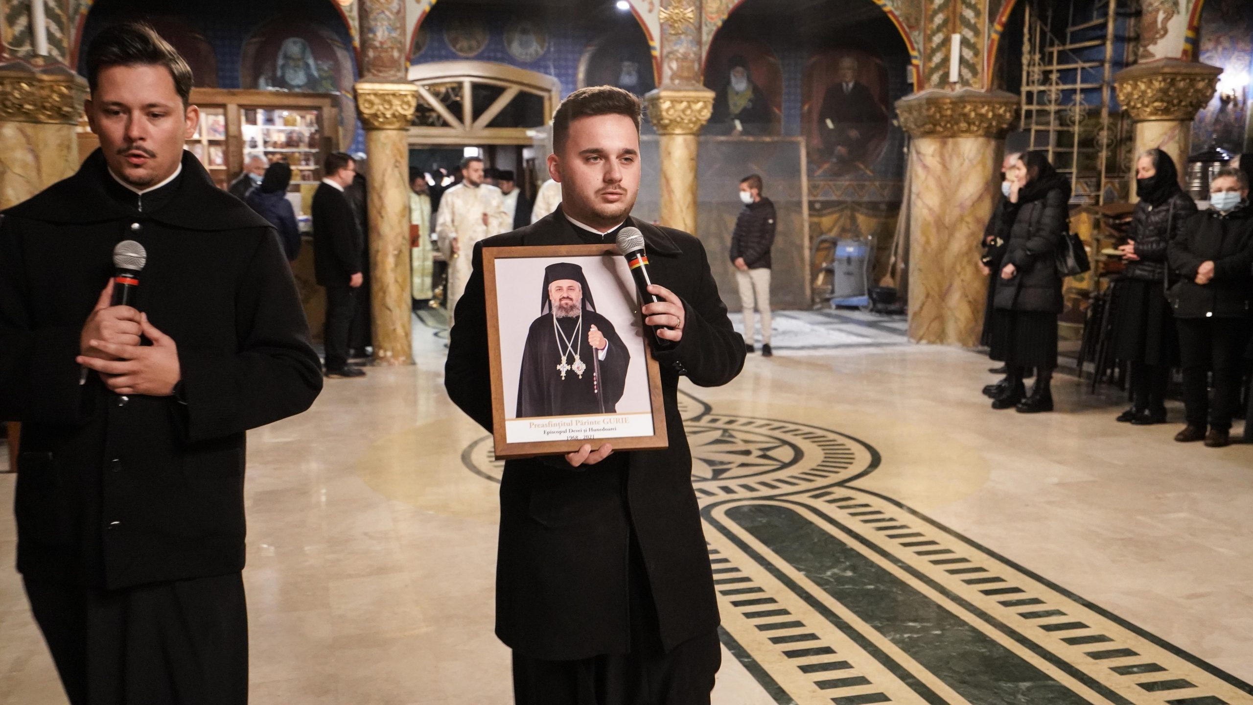 Priveghi pentru Preasfinţitul Gurie în Catedrala episcopală din Deva