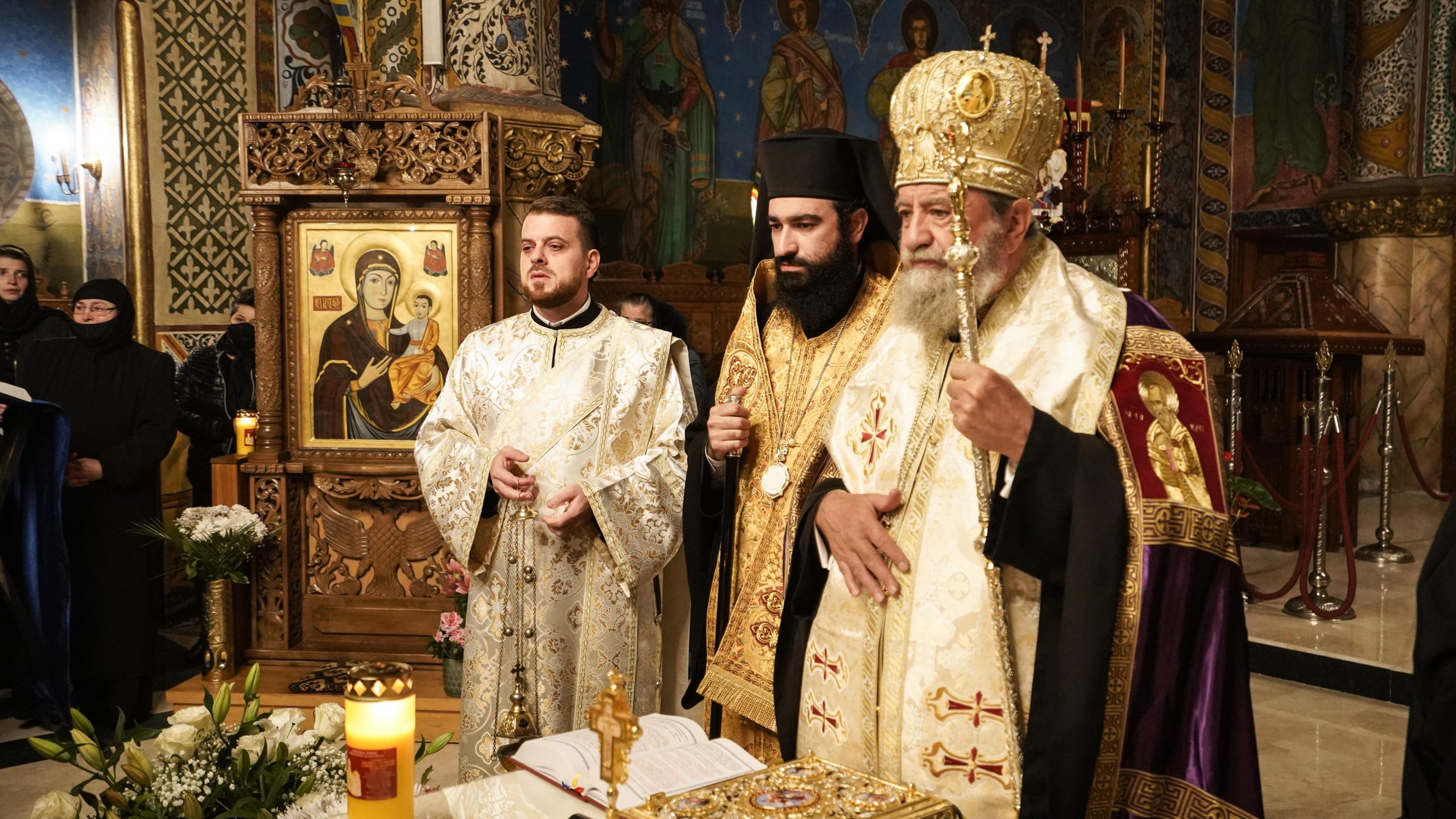 Priveghi pentru Preasfinţitul Gurie în Catedrala episcopală din Deva