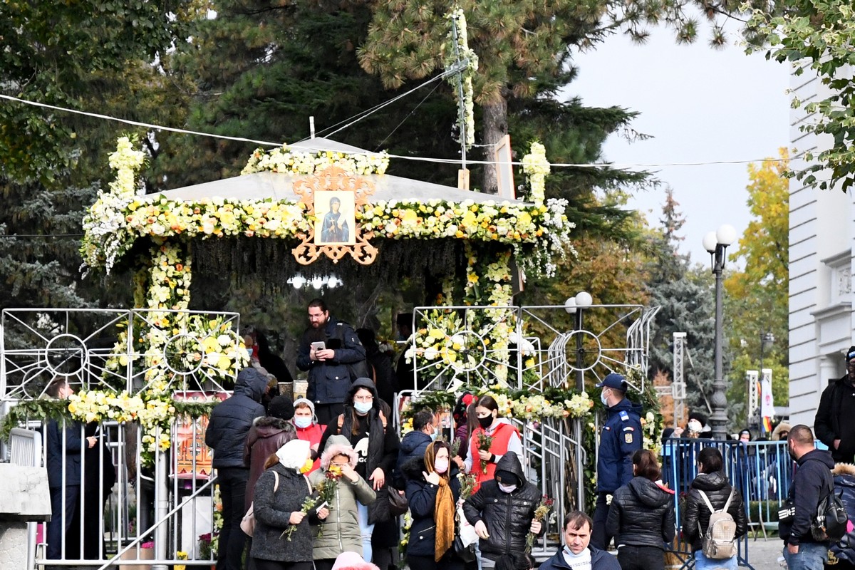 Ocrotire şi sprijin, prin rugăciunile Sfintei Parascheva