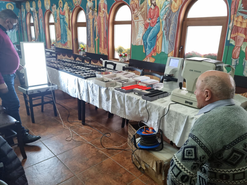 Consultație oftalmologică gratuită, pentru bătrânii din Parohia Hemeiuș