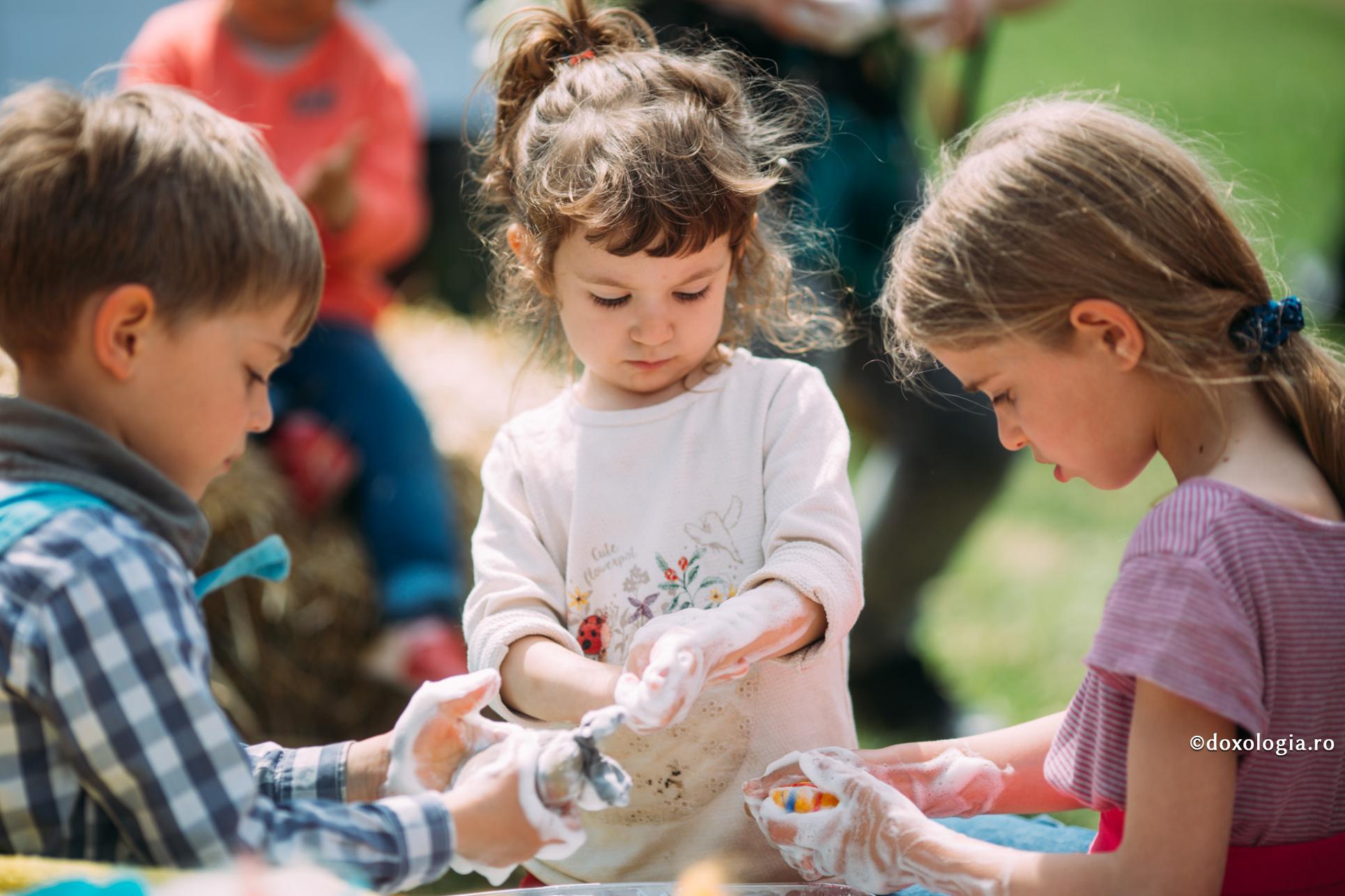 Mai mult să faci cu fapta, decat să vorbești cu cuvântul