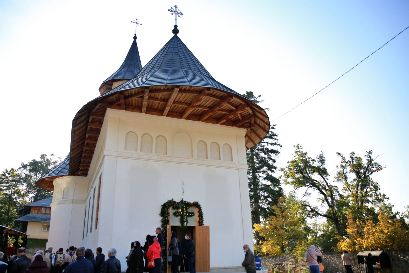 Sfinții Iosif și Chiriac de la Bisericani au fost cinstiți de nemțeni. PS Nichifor Botoșăneanul, prezent la hramul Mănăstirii Bisericani