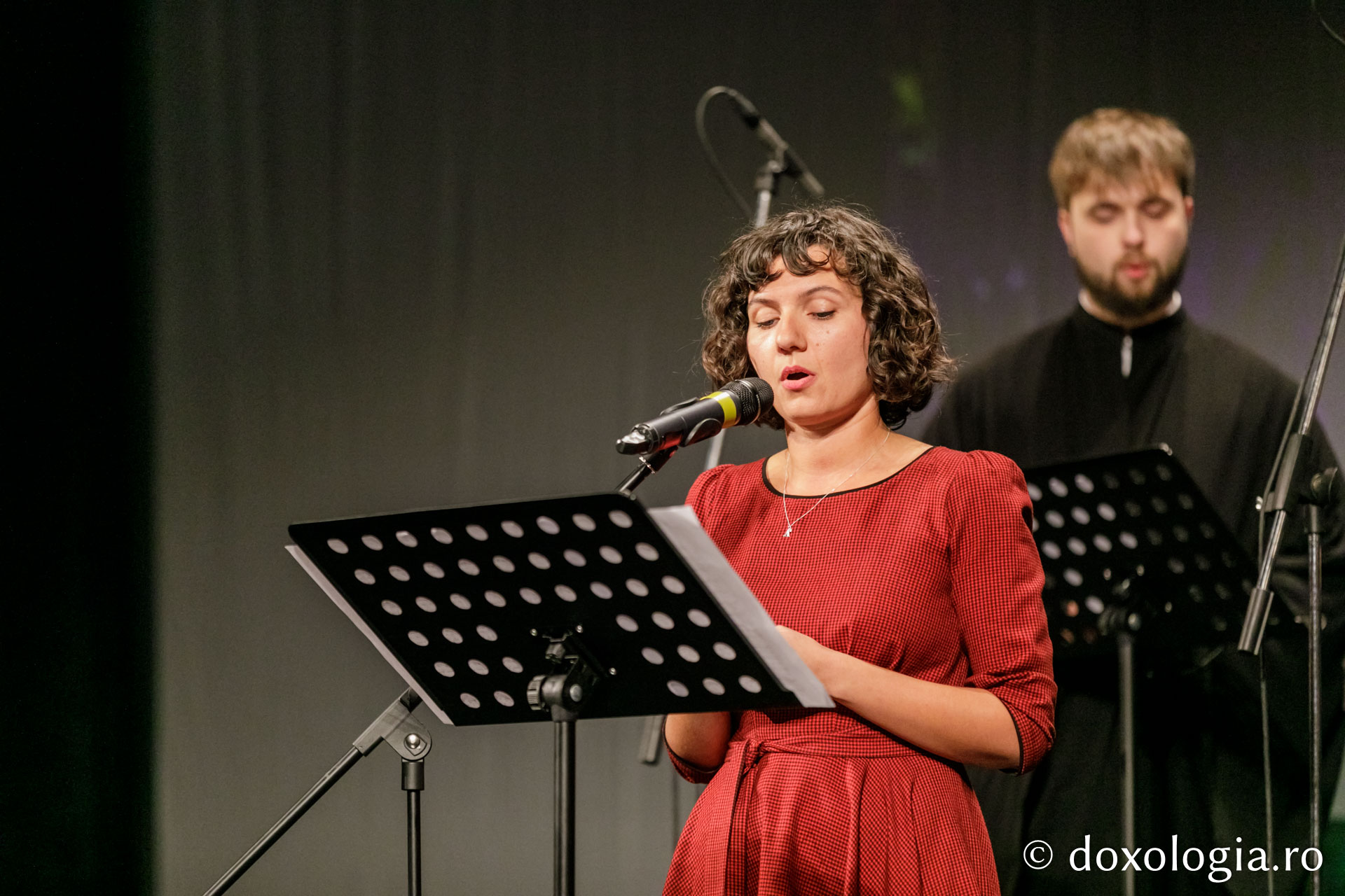 Concert de muzică psaltică la Teatrul Național din Iași, marca IBMF