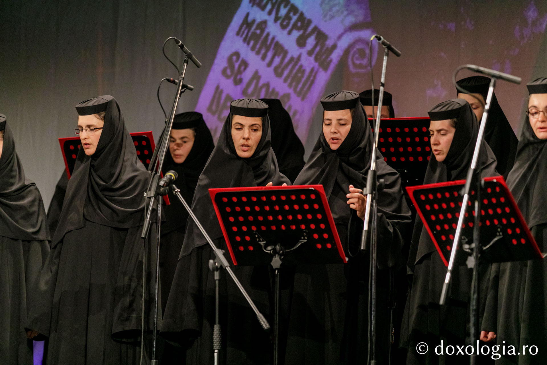 Concert de muzică psaltică la Teatrul Național din Iași, marca IBMF