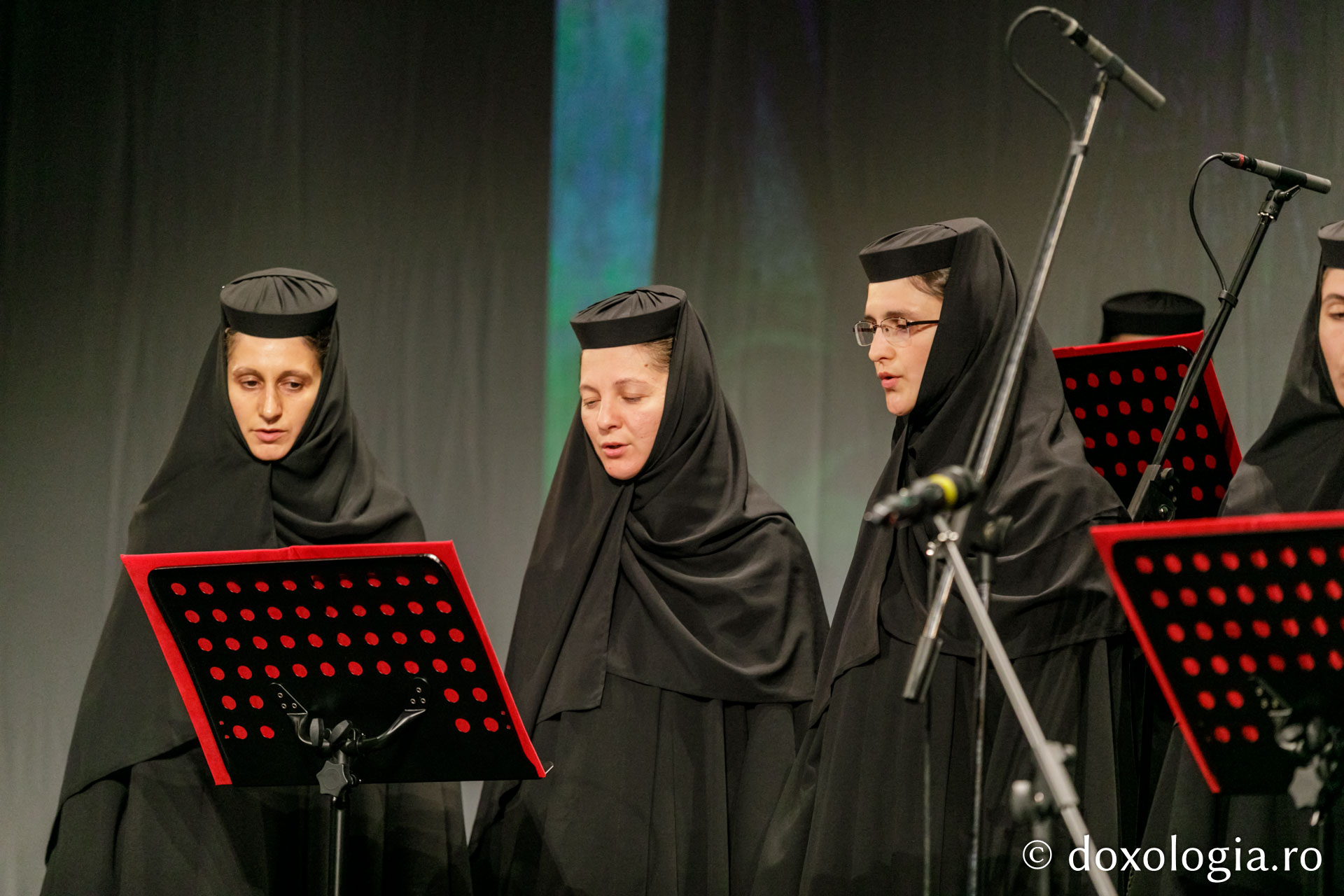 Concert de muzică psaltică la Teatrul Național din Iași, marca IBMF