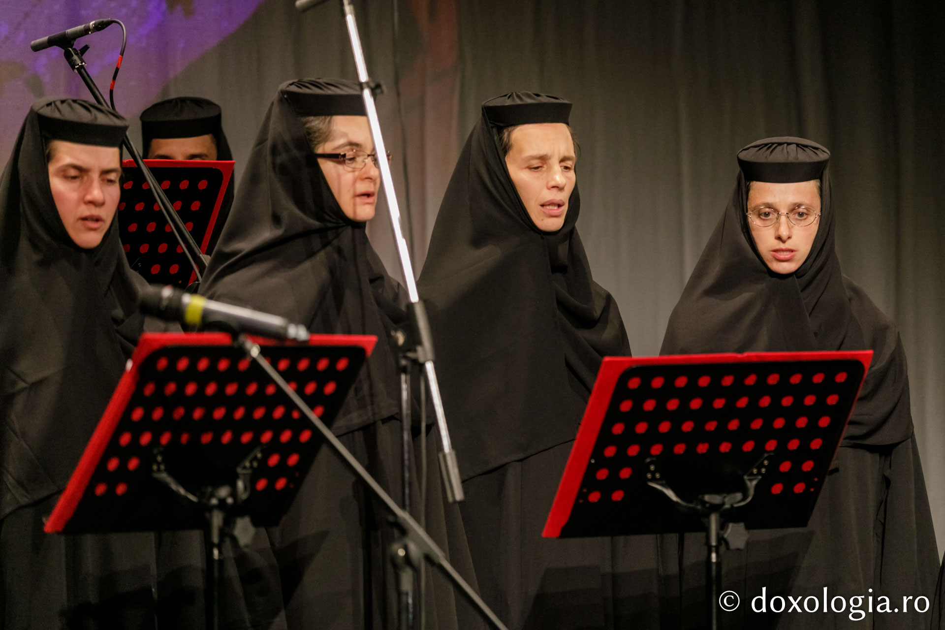 Concert de muzică psaltică la Teatrul Național din Iași, marca IBMF
