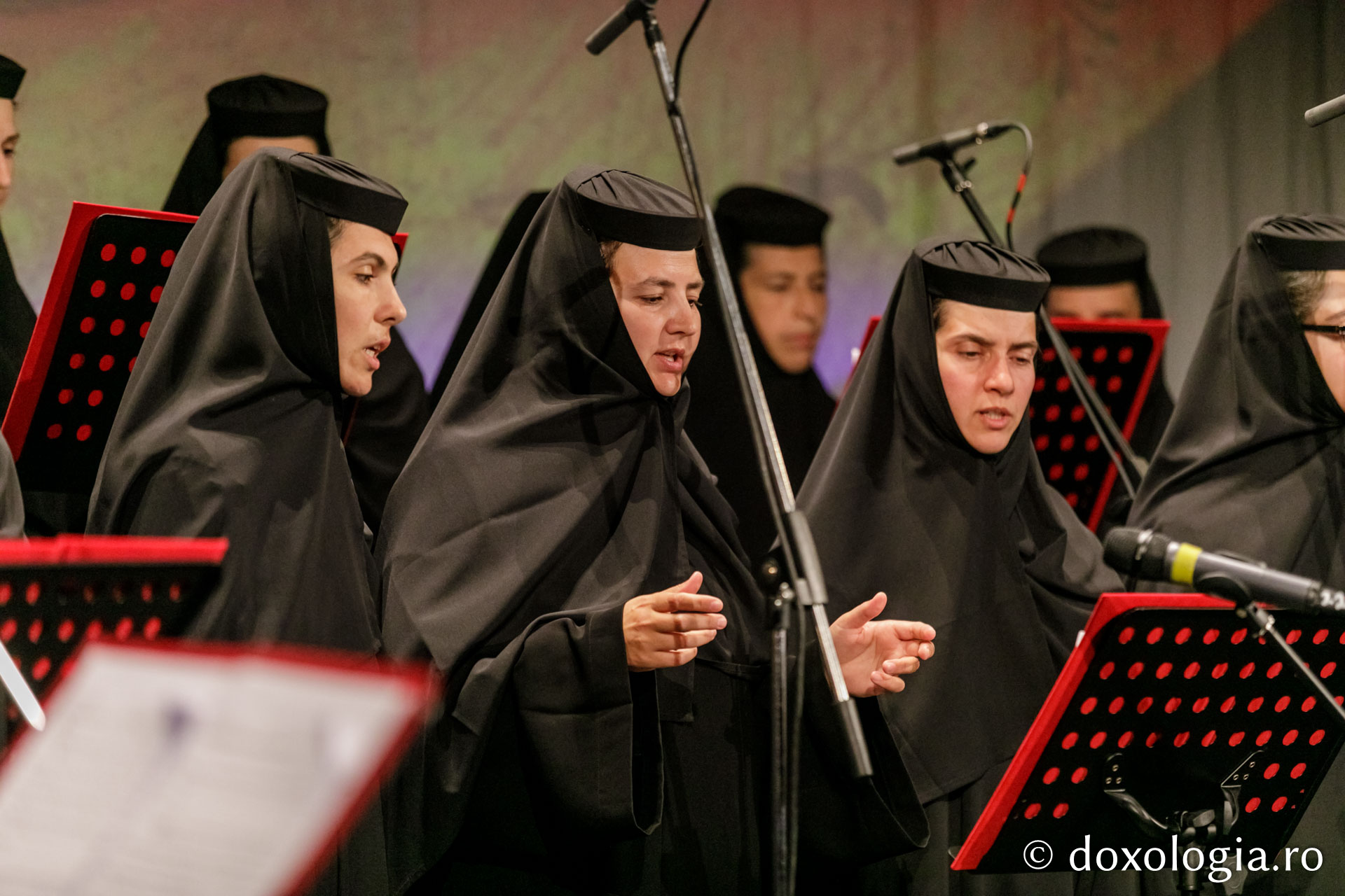 Concert de muzică psaltică la Teatrul Național din Iași, marca IBMF