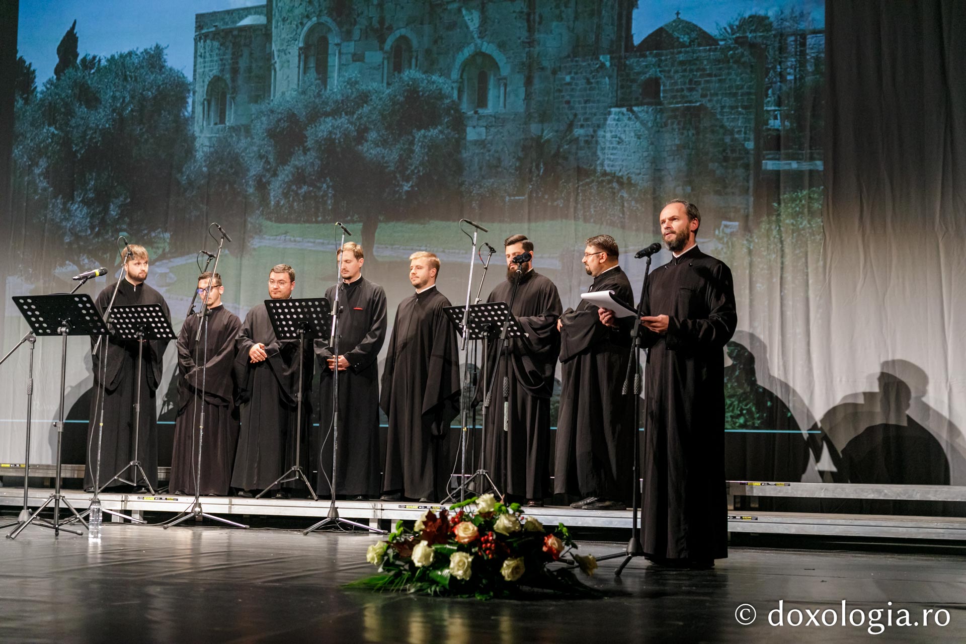 Concert de muzică psaltică la Teatrul Național din Iași, marca IBMF
