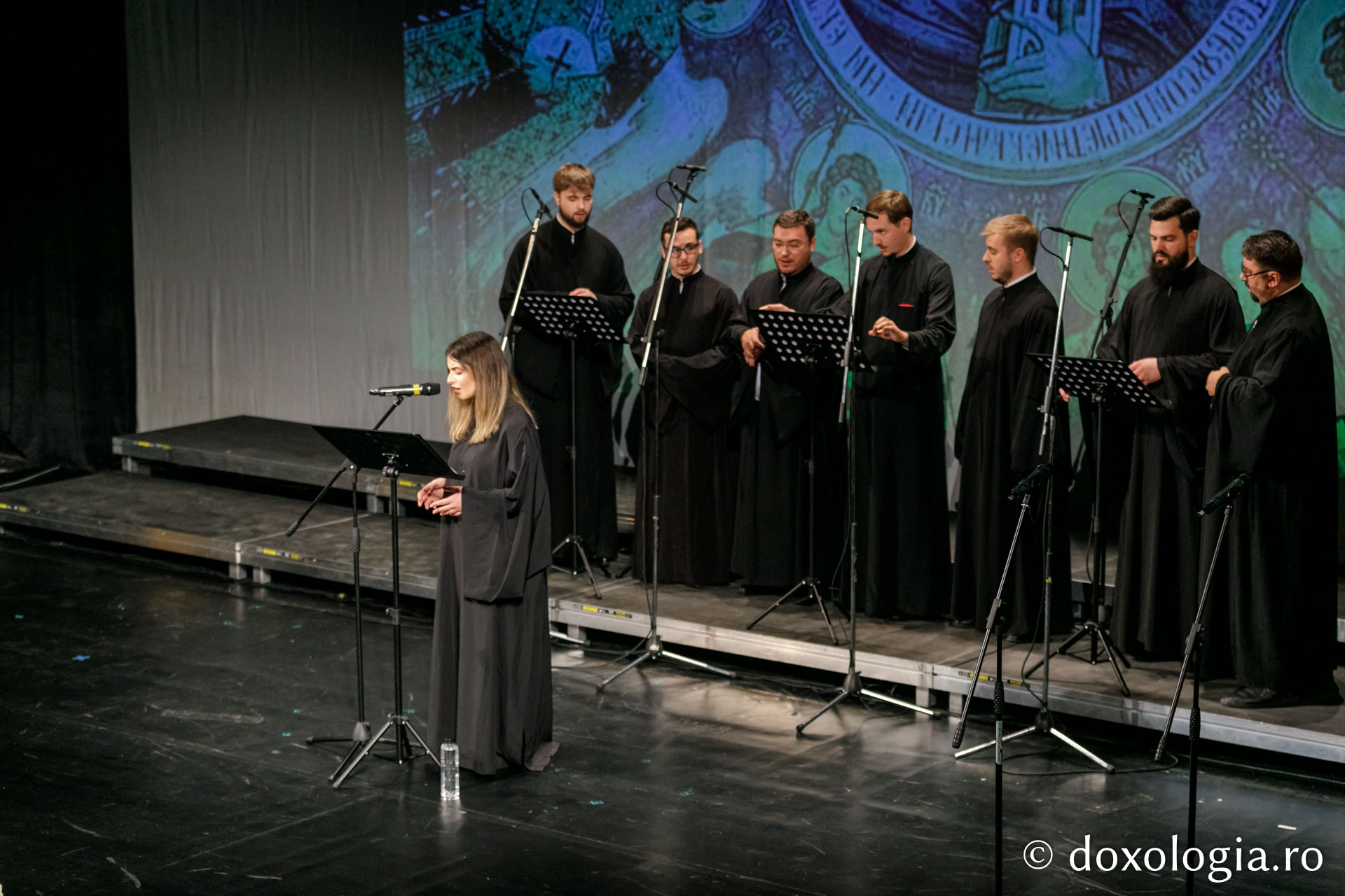 Concert de muzică psaltică la Teatrul Național din Iași, marca IBMF