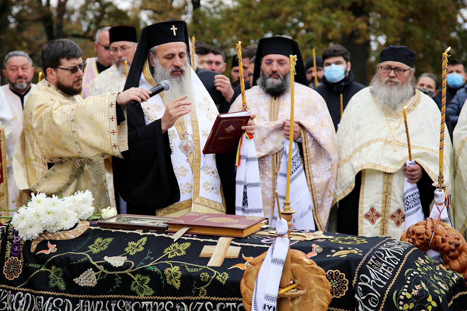 Ieroschimonahul Elefterie Păduraru a fost înhumat la Schitul Cărbuna: „Avem certitudinea că Dumnezeu l-a primit în rândul drepților”