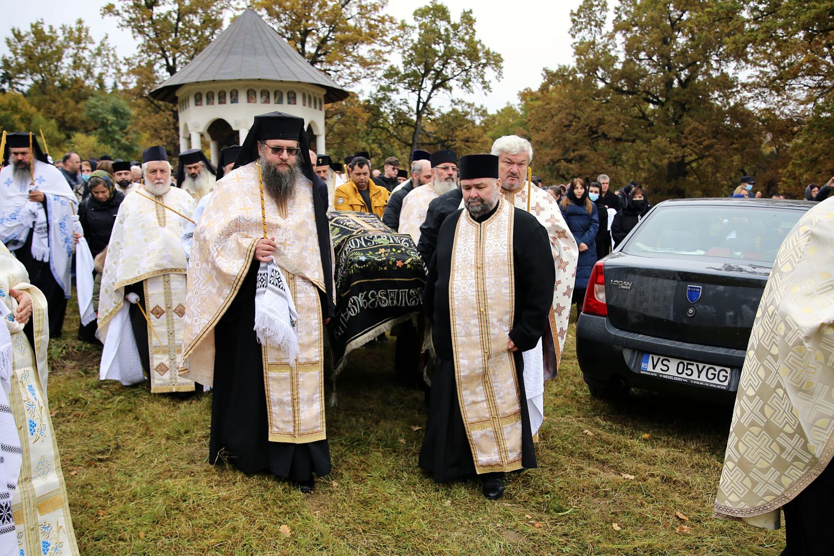 Ieroschimonahul Elefterie Păduraru a fost înhumat la Schitul Cărbuna: „Avem certitudinea că Dumnezeu l-a primit în rândul drepților”