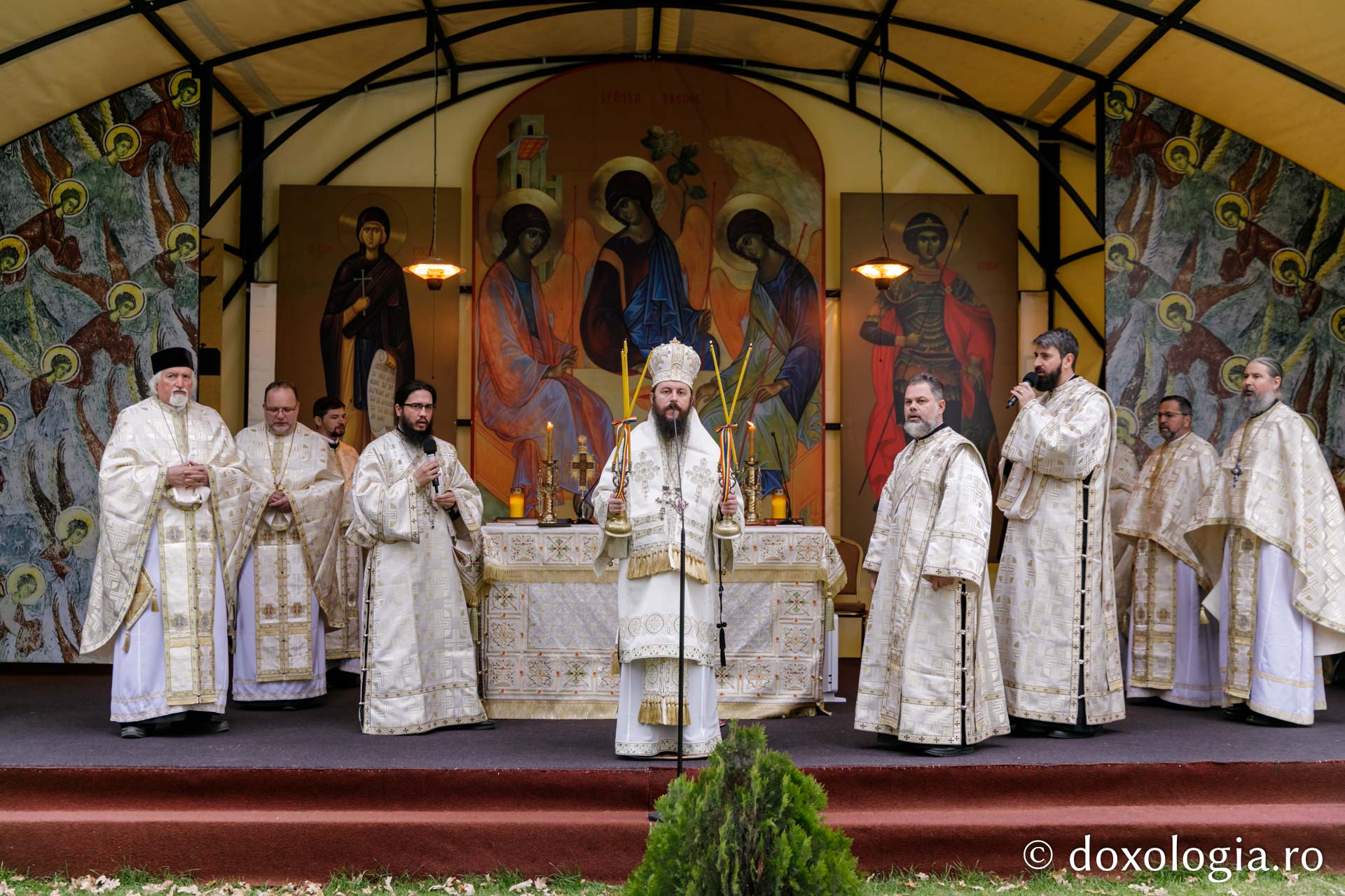 (Foto) Sfânta Liturghie în imagini – 13 octombrie la Catedrala Mitropolitană din Iași