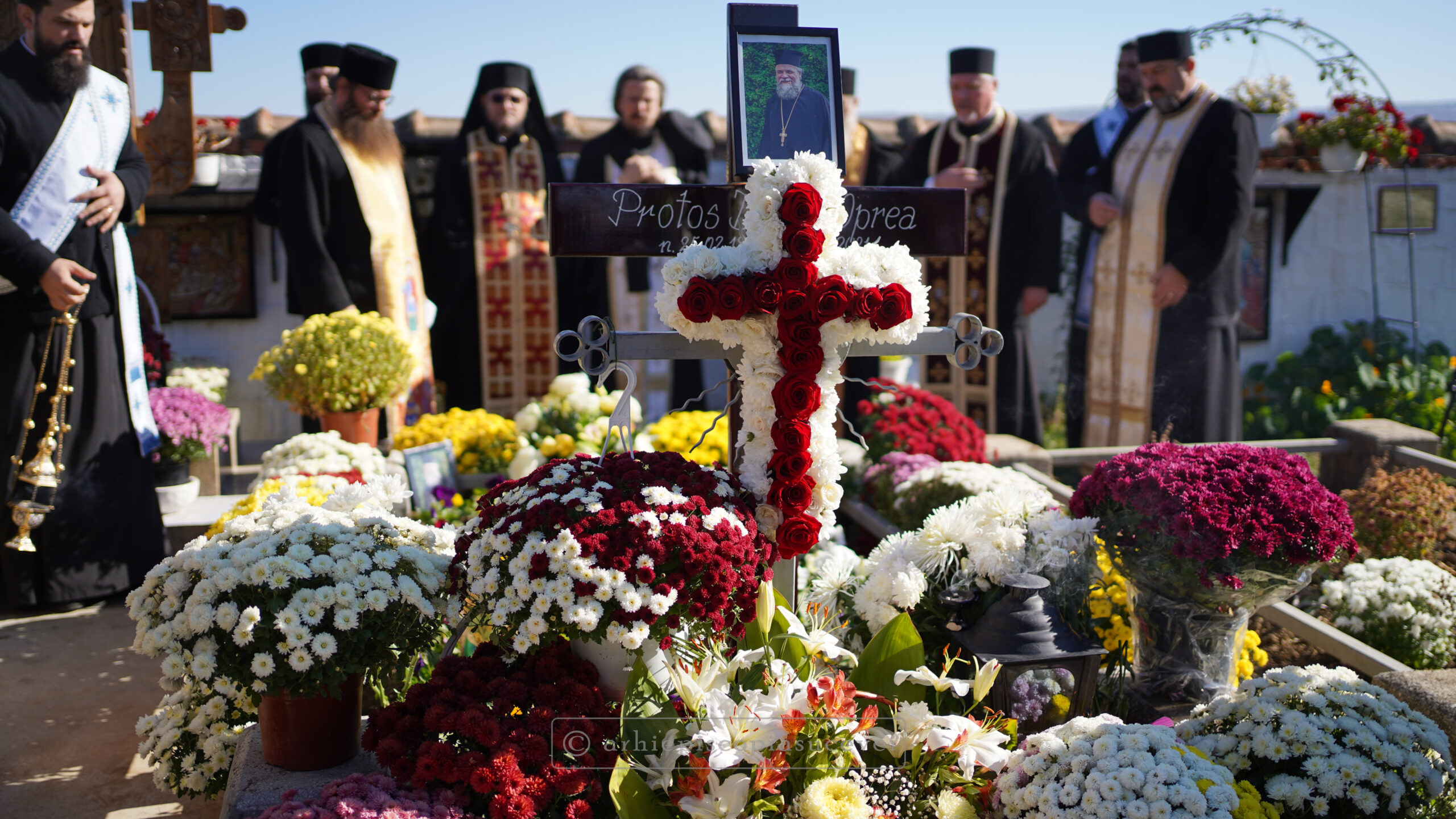 Părintele Protosinghel David Oprea pomenit la parastasul de 40 de zile