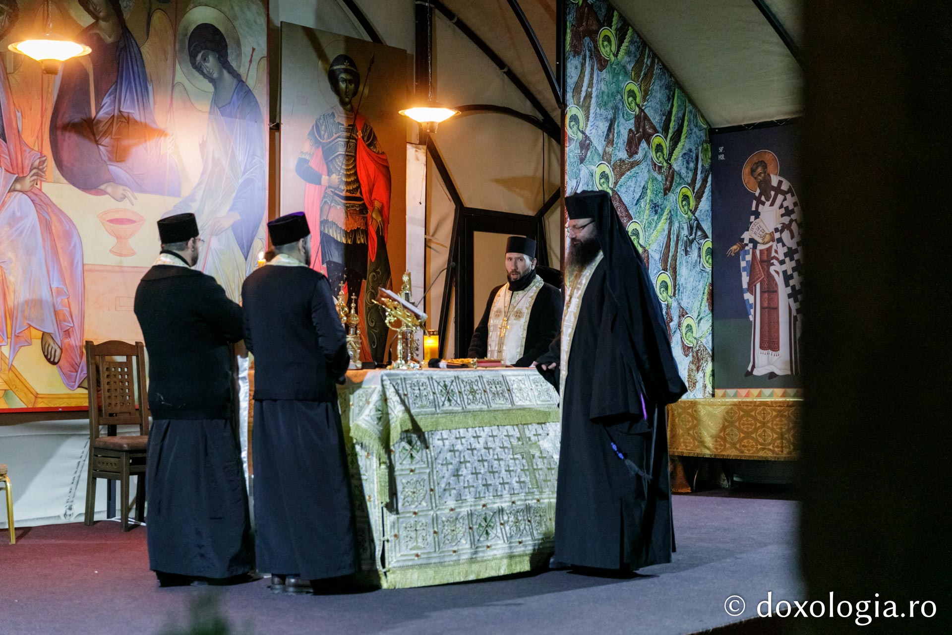 (Foto) Priveghere în cinstea Sfântului Apostol Andrei, la Catedrala Mitropolitană din Iași