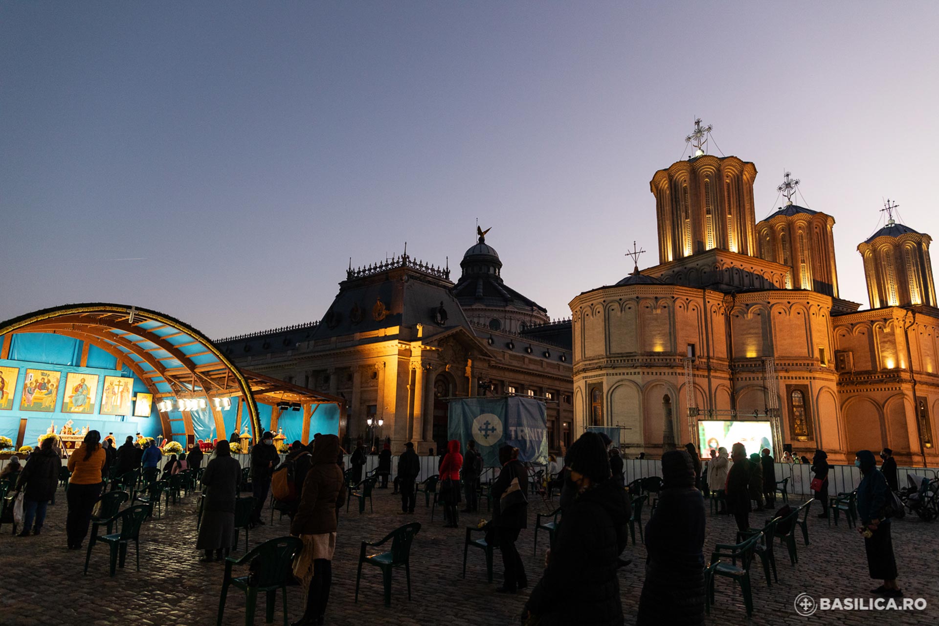 (Foto) Priveghere pentru Sfântul Mare Mucenic Dimitrie, Izvorâtorul de Mir, pe Dealul Patriarhiei