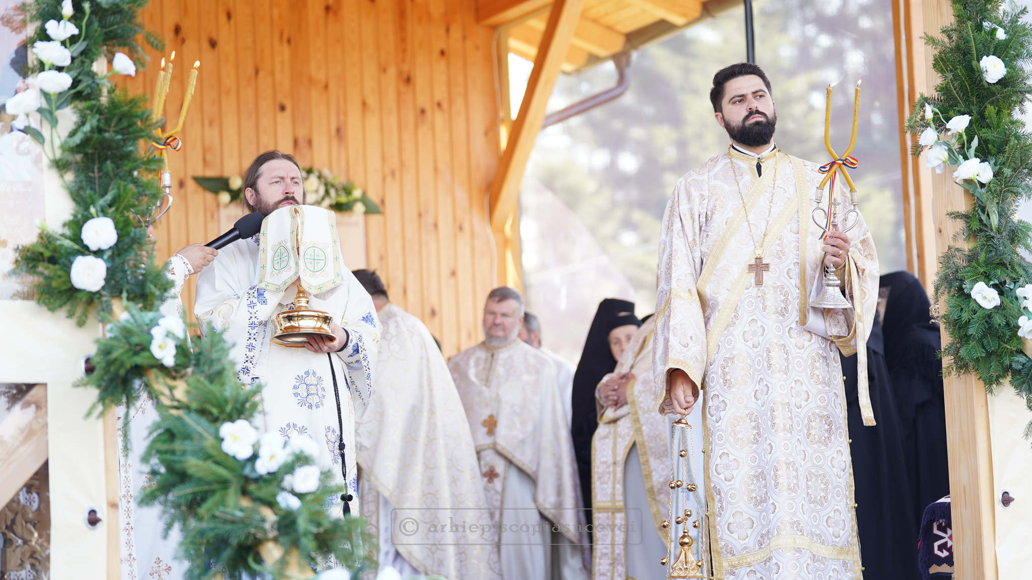 Liturghie arhierească și instalarea maicii starețe la Schitul „Maica Domnului Grabnic Ascultătoare” din Vicovu de Jos, cu prilejul hramului