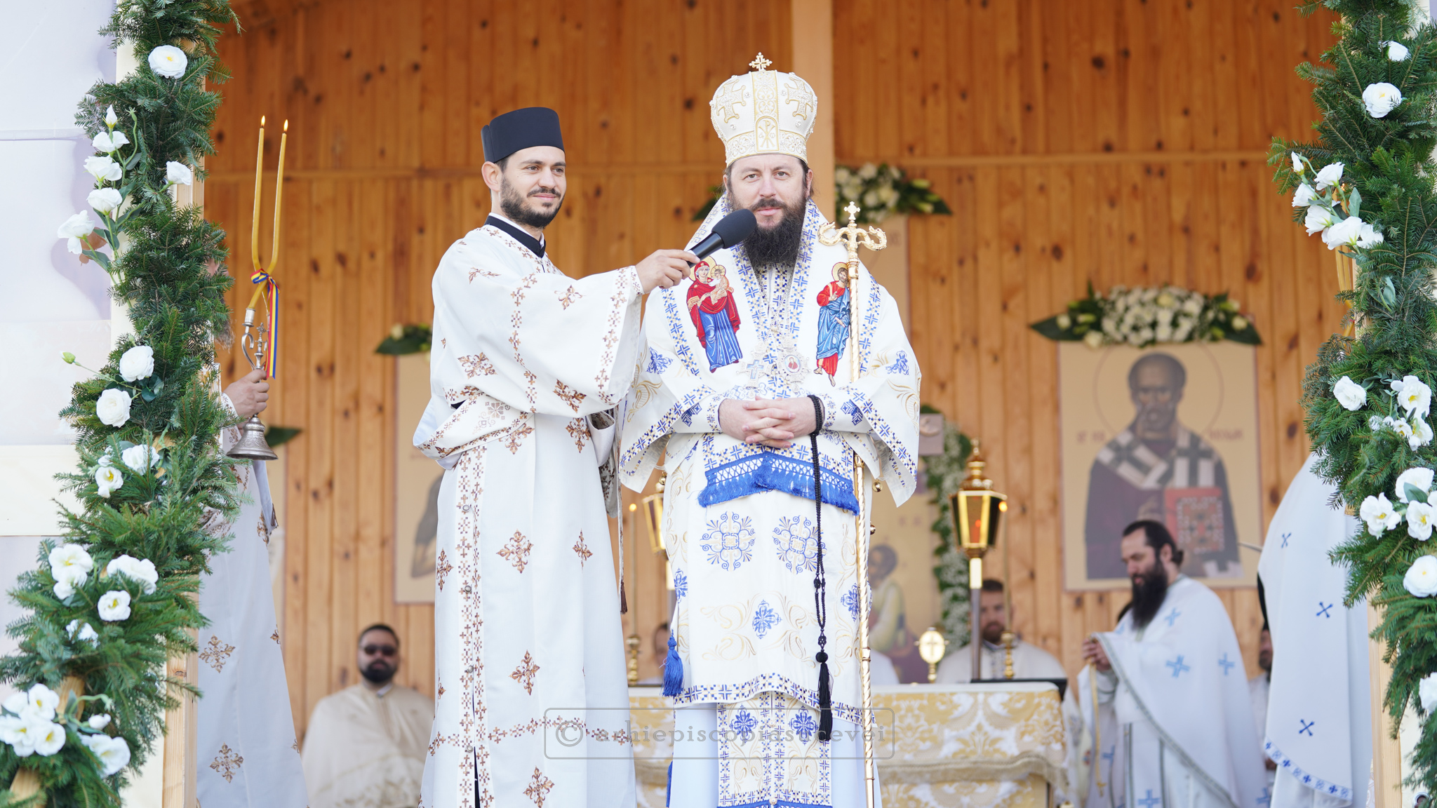 Liturghie arhierească și instalarea maicii starețe la Schitul „Maica Domnului Grabnic Ascultătoare” din Vicovu de Jos, cu prilejul hramului