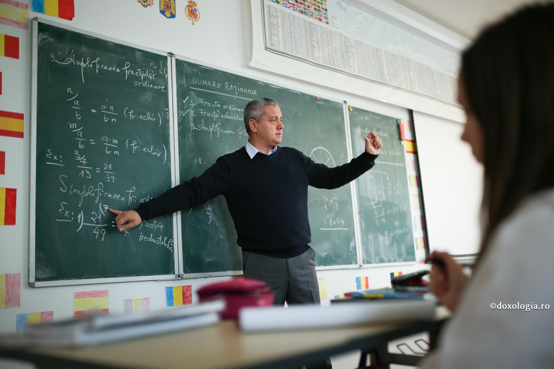 Ziua Internațională a Profesorului: UNESCO recomandă implicarea lor în deciziile referitoare la educație